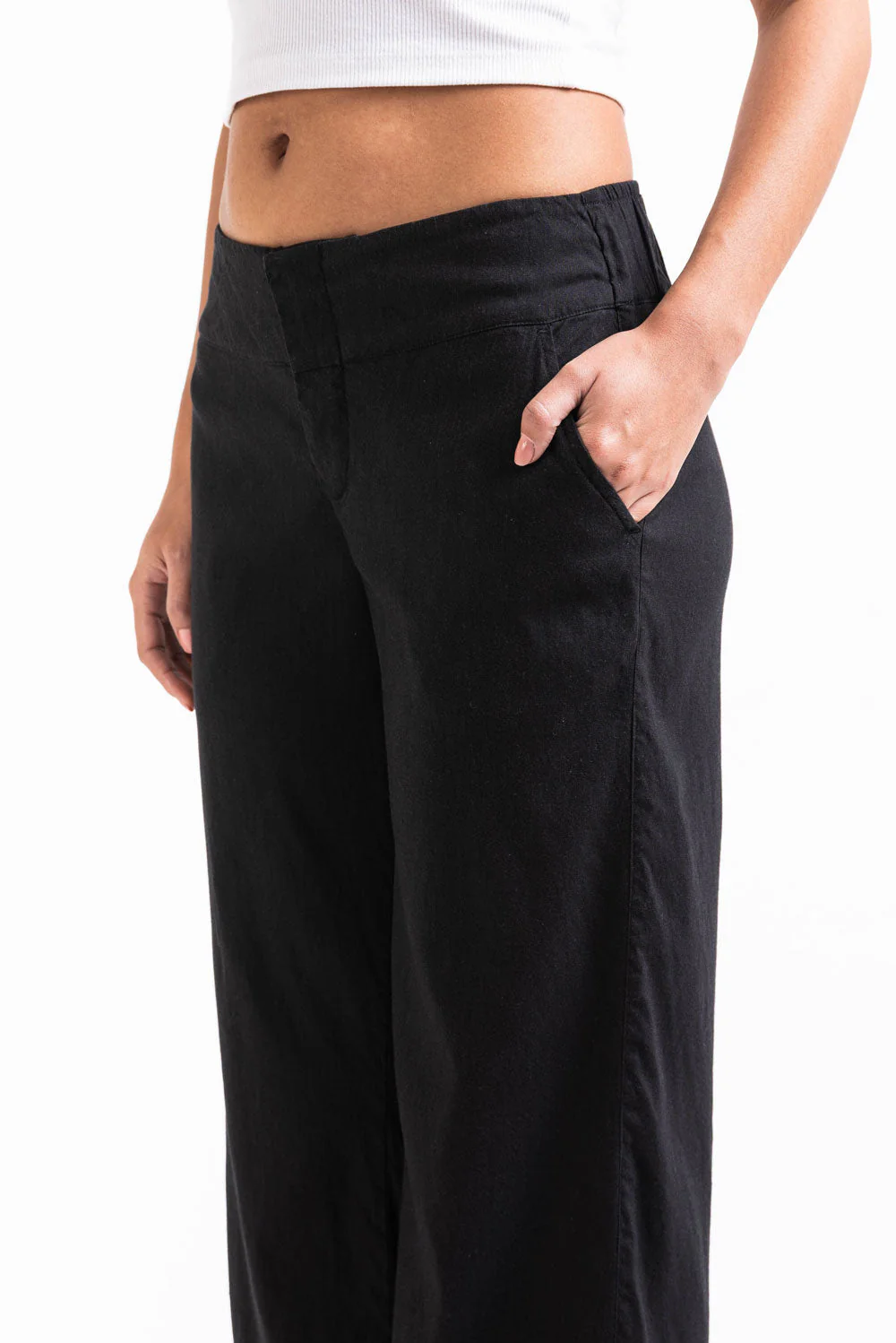 Mabel 03Low LinStretch Rette Linbukser - Black - Image 3