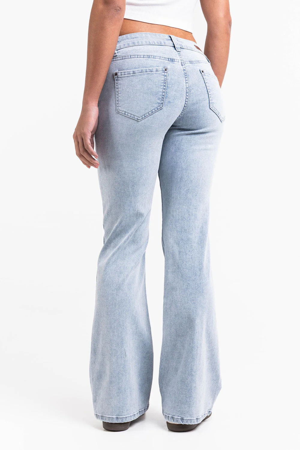 Taylor 02UltraLow Bootcut Jeans - Bleach Blue - Image 2