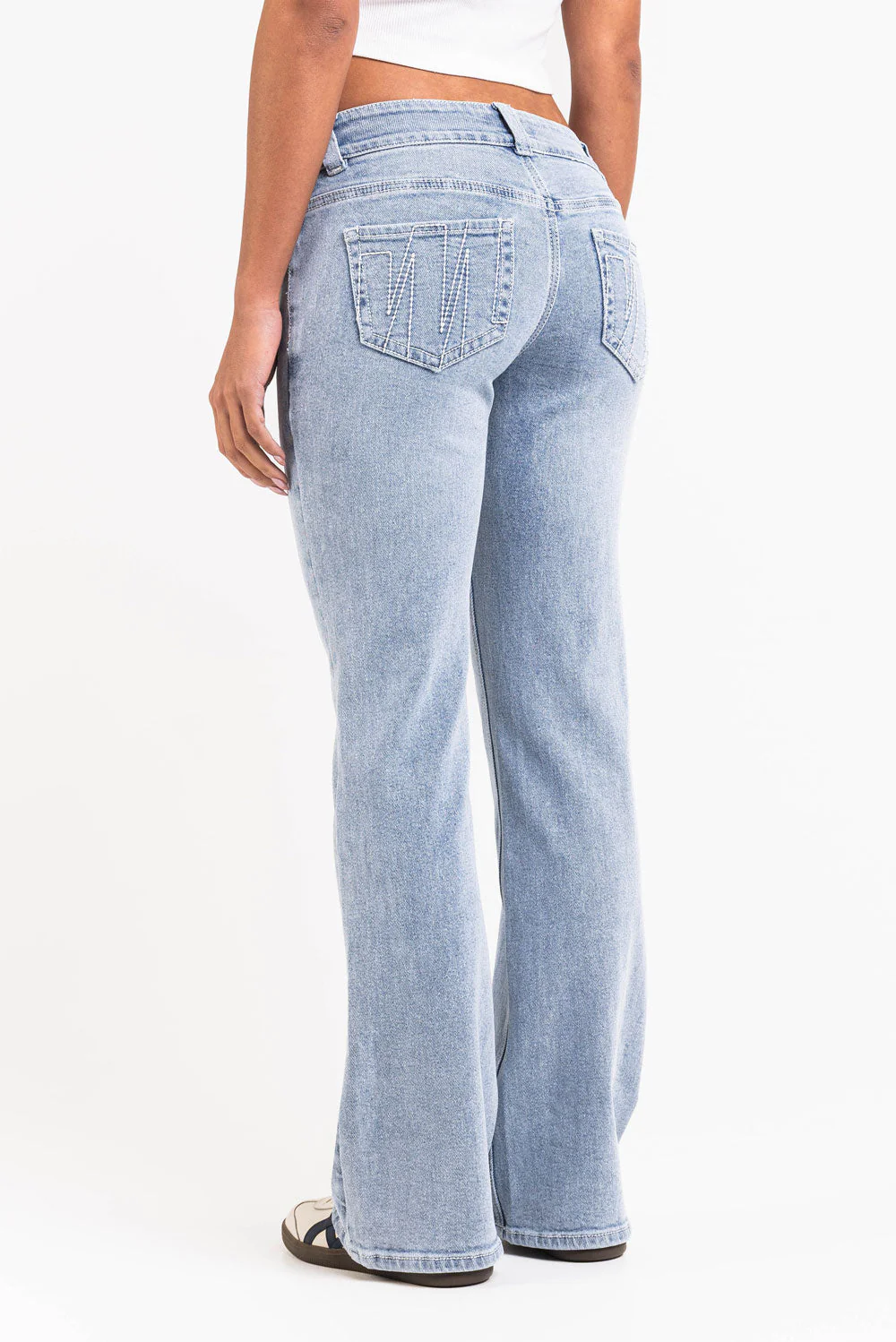 Taylor 07UltraLow Bootcut Jeans - Bleach Blue - Image 5